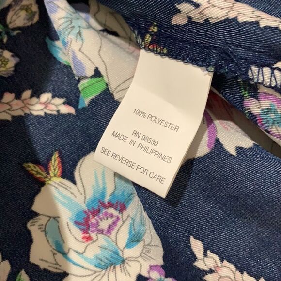 Closetrix Floral printed Blouse NWT - Picture 3 of 6